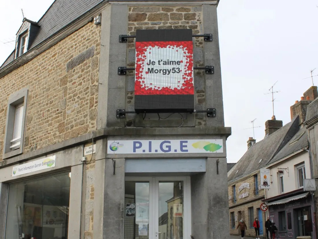 Saint Valentin Gorron panneau lumineux amour_14 02 21_Ville de Gorron